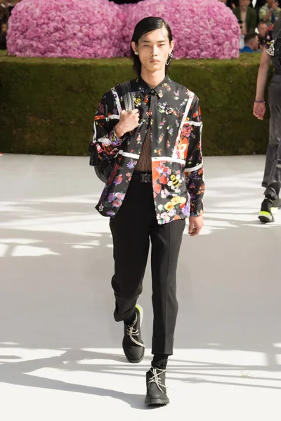 Look 39